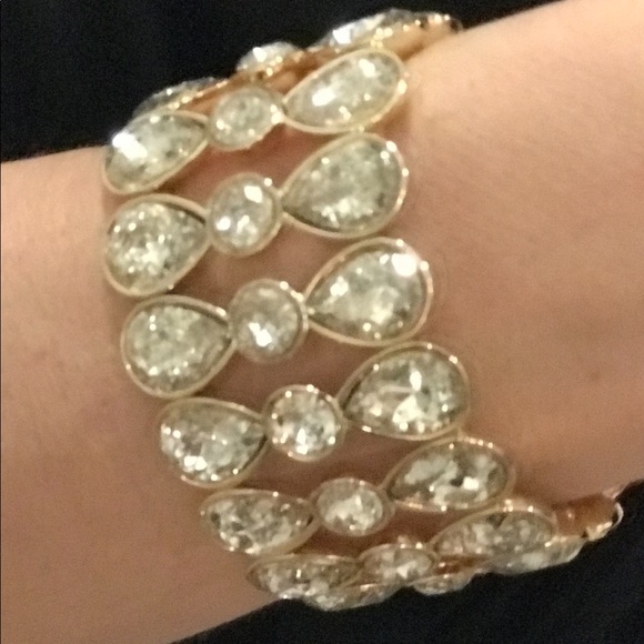 NEW GORGEOUS & STYLISH Rhinestone Gold Bracelet! - Picture 5 of 7